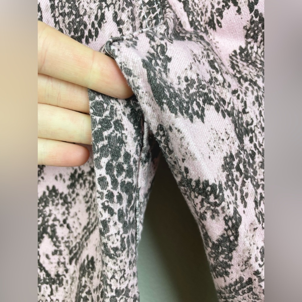 BDG Urban Outfitters Women's 30 Twig High-Rise Pink Brown Snakeskin Snake Crop - Picture 10 of 16